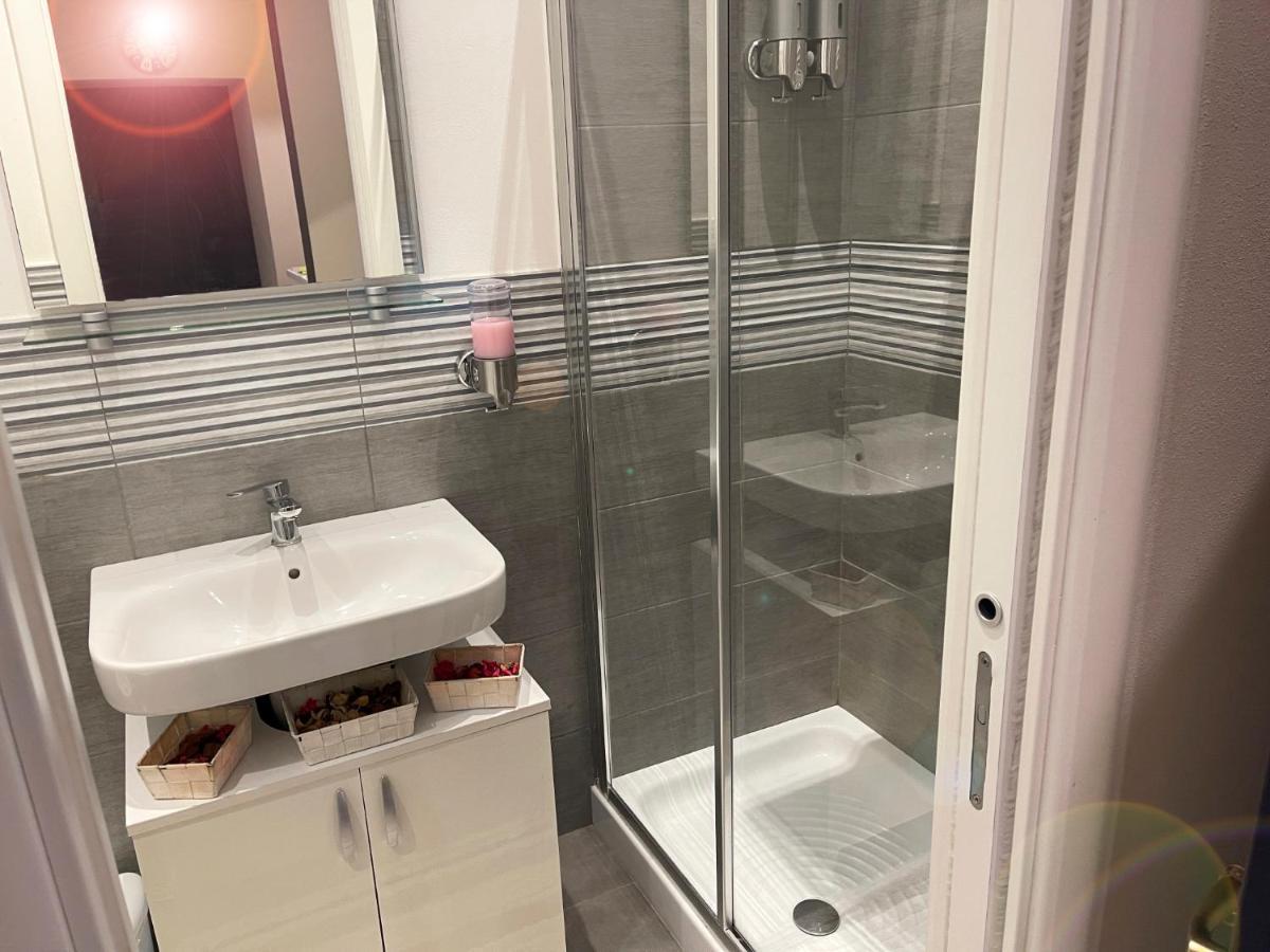 شقة Portamedina House نابولي المظهر الخارجي الصورة